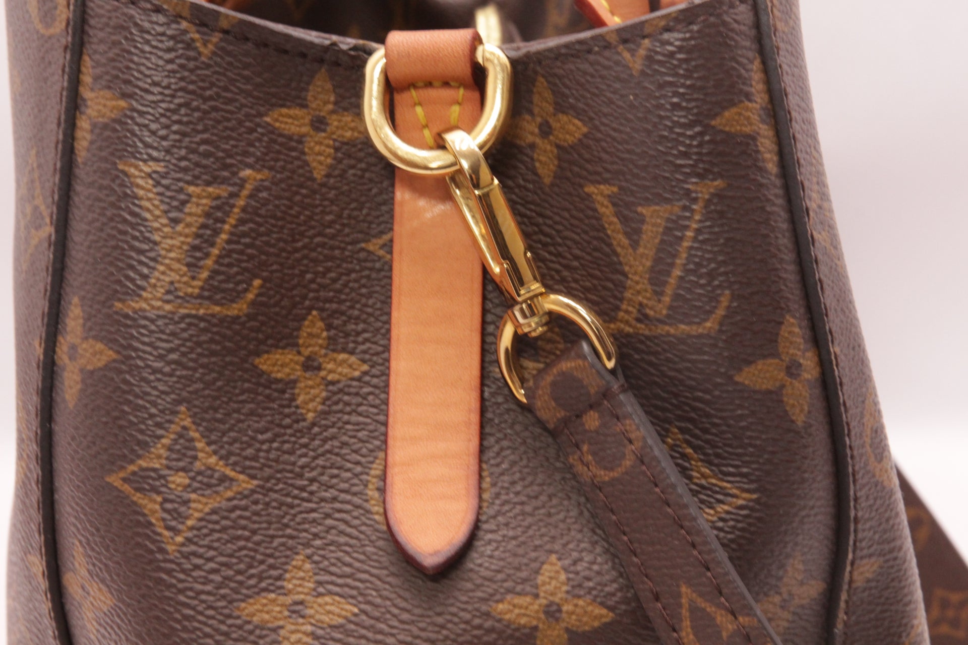 Louis Vuitton Montaigne MM Monogram