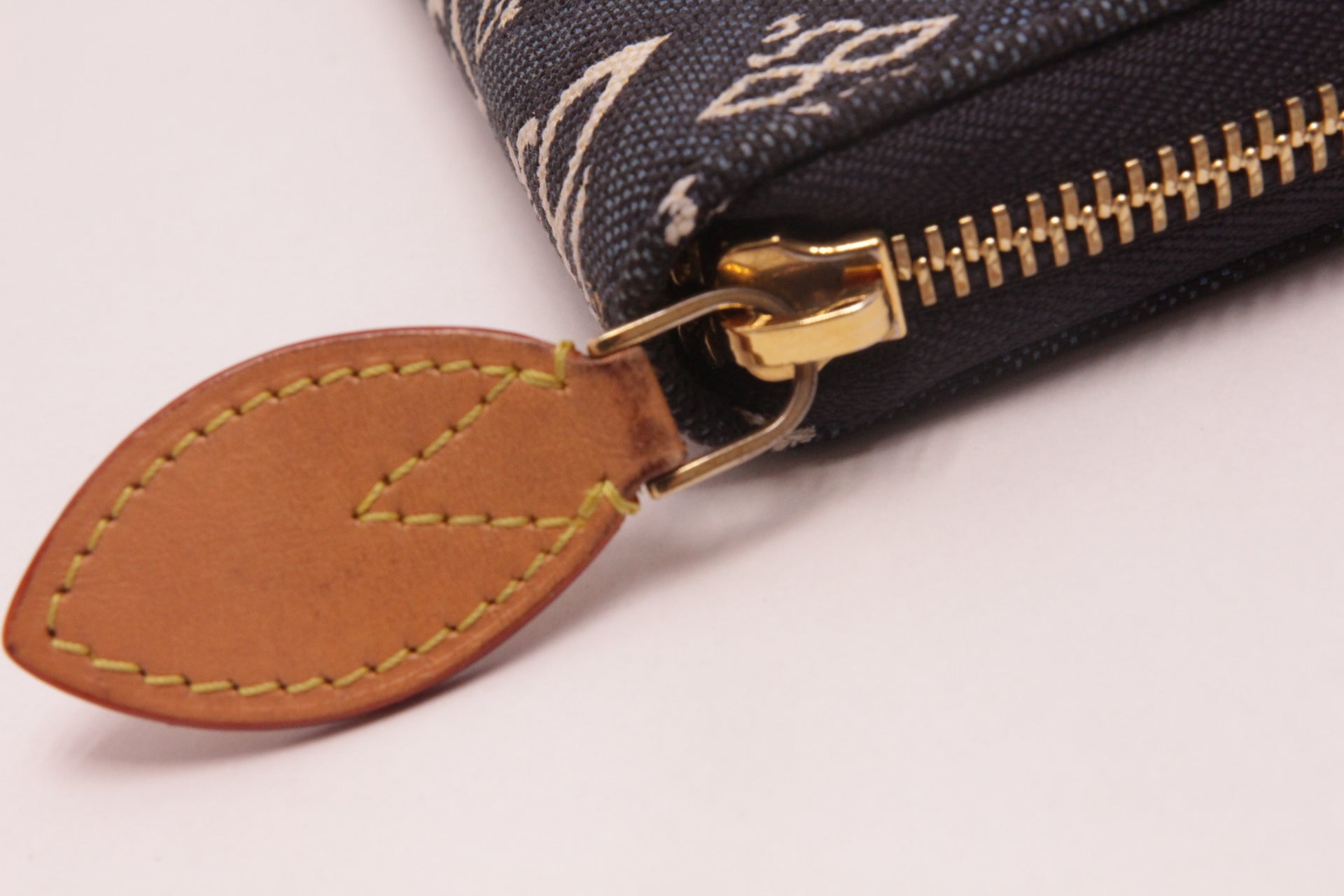 Louis Vuitton 1854 Zippy Blau/Weiss