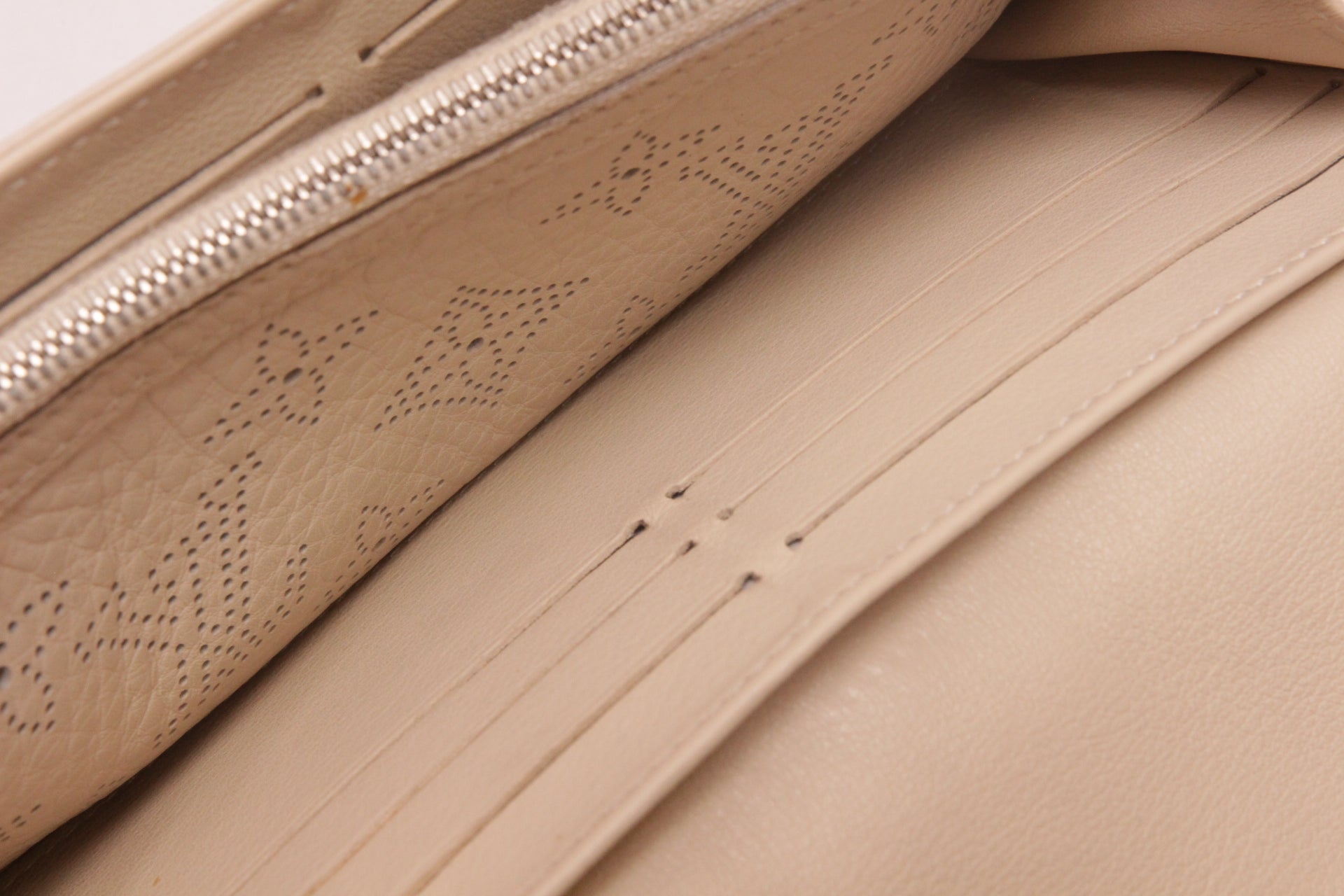 Louis Vuitton Mahina Amelia Ivory Leder Geldbörse