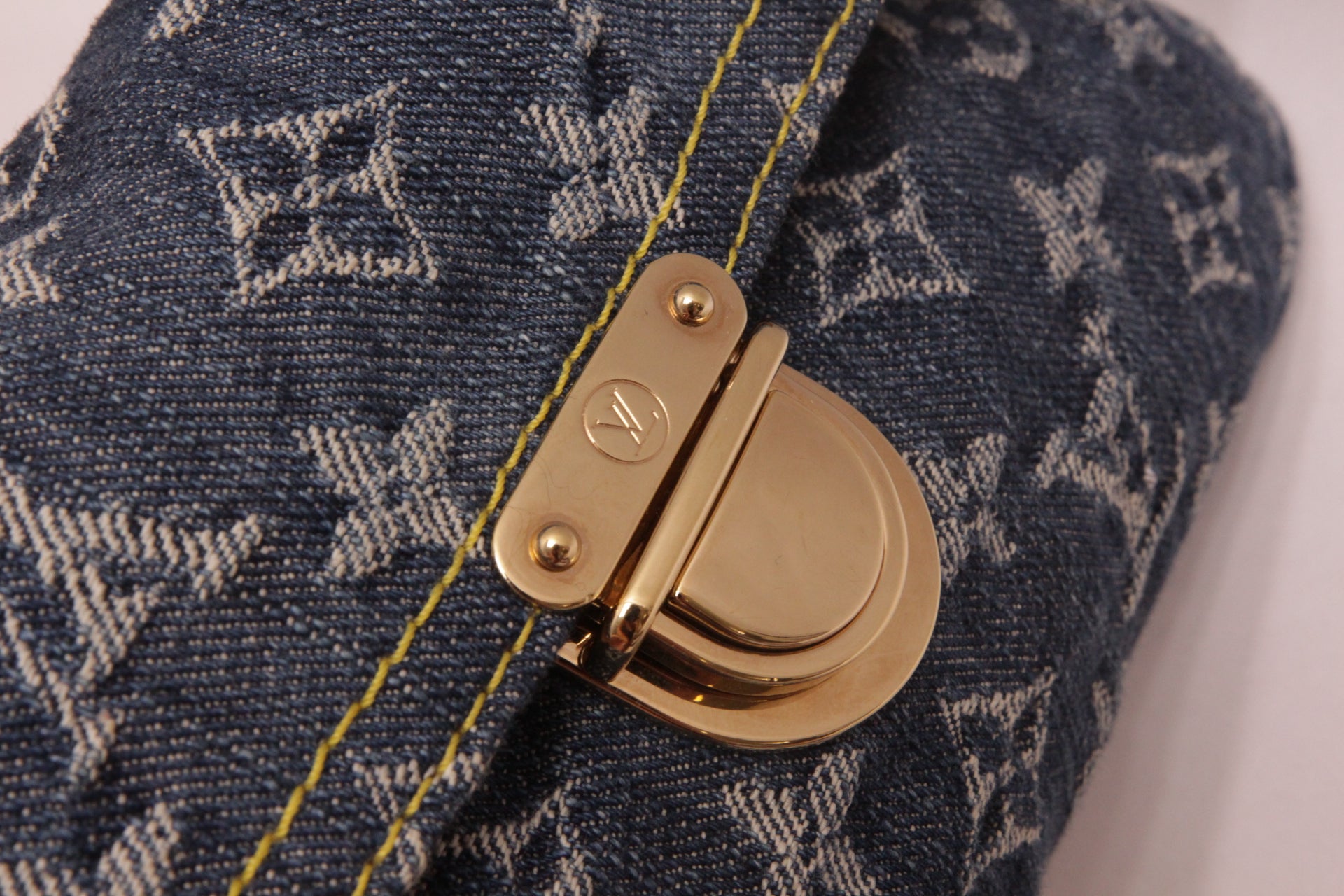 Louis Vuitton Blue Denim Monogram Denim Pochette Pratt Clutch