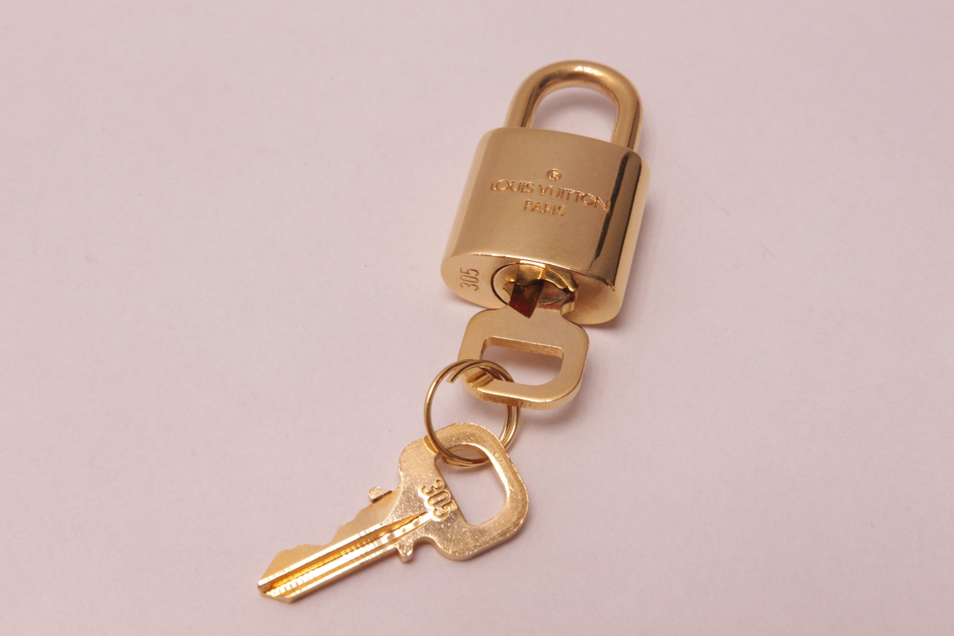Louis Vuitton Schloss No. 305 mit zwei Schlüsseln Gold/Messing