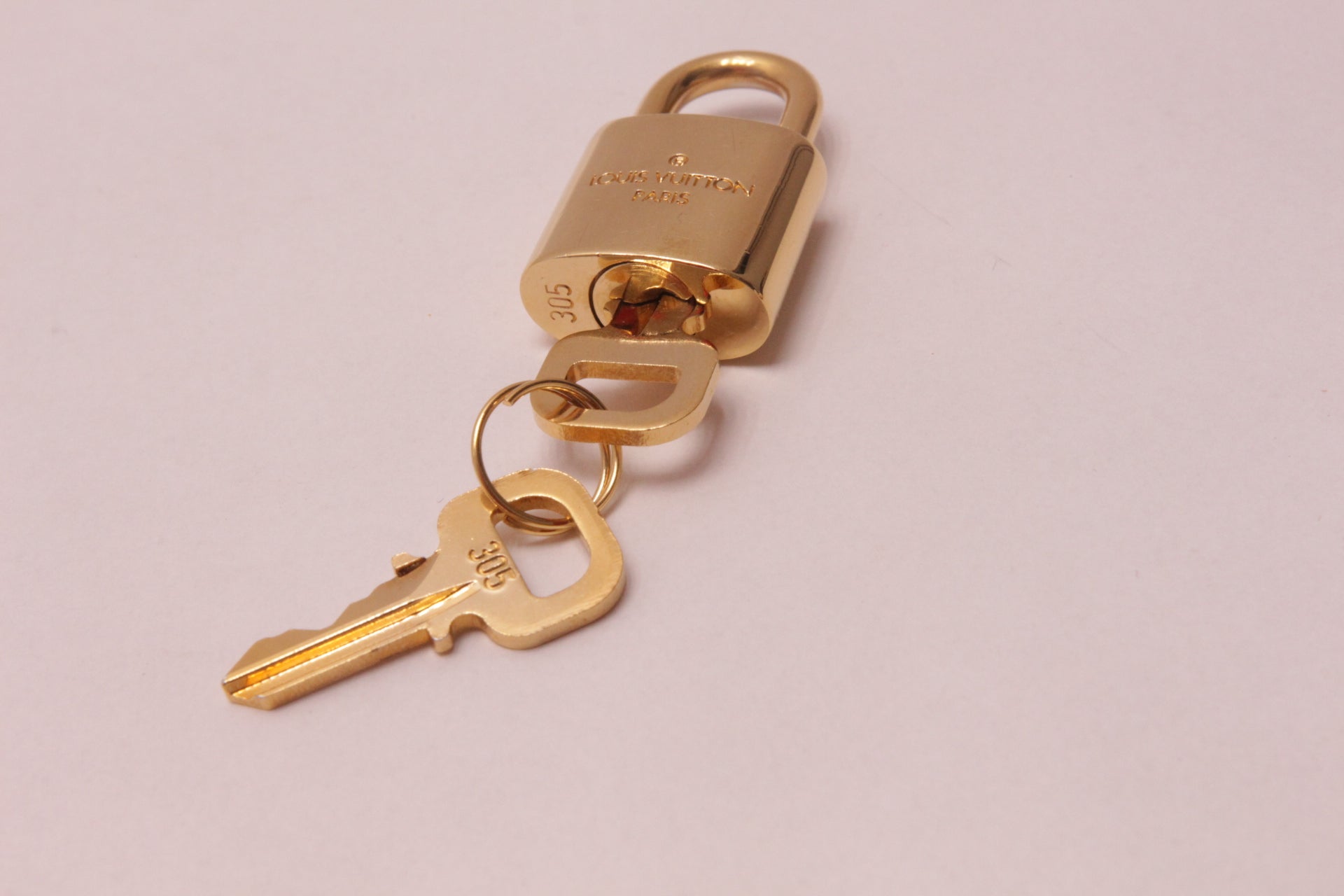 Louis Vuitton Schloss No. 305 mit zwei Schlüsseln Gold/Messing