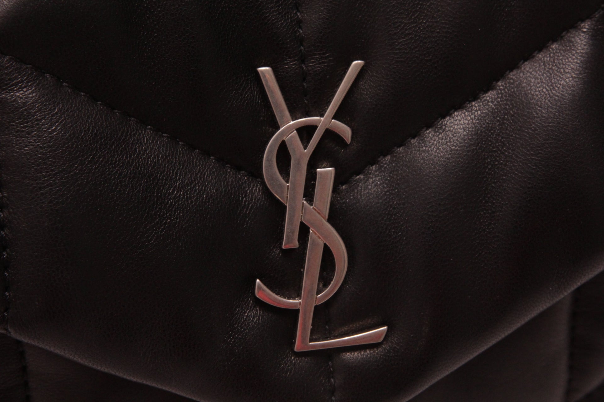 Yves Saint Laurent Puffer Toy aus Lammleder Noir