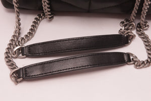 Yves Saint Laurent Puffer Toy aus Lammleder Noir