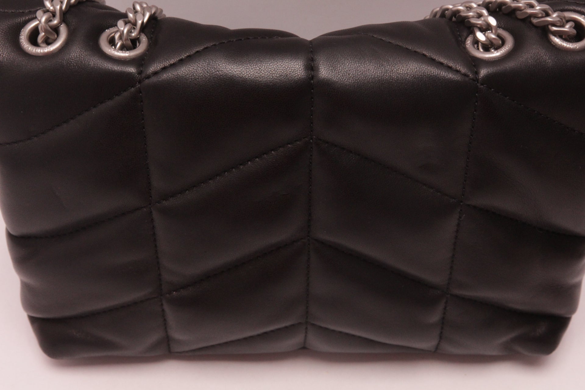 Yves Saint Laurent Puffer Toy aus Lammleder Noir