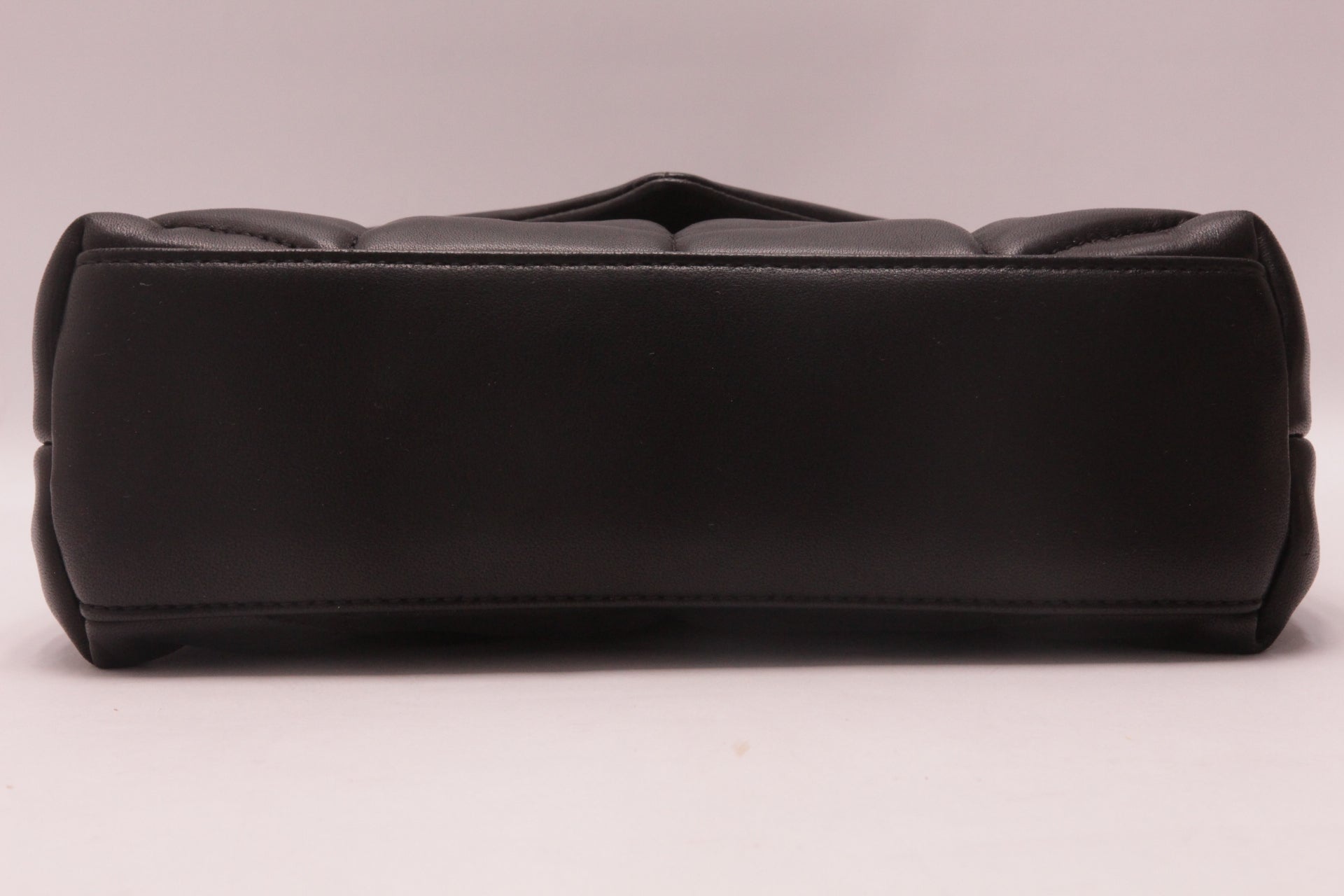 Yves Saint Laurent Puffer Toy aus Lammleder Noir