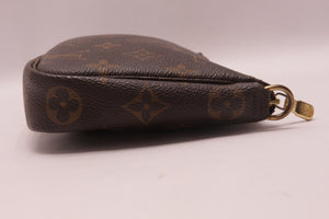 Louis Vuitton Pochette Accessoires Monogram