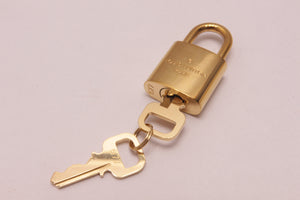Louis Vuitton Schloss No. 677 mit zwei Schlüsseln Gold/Messing