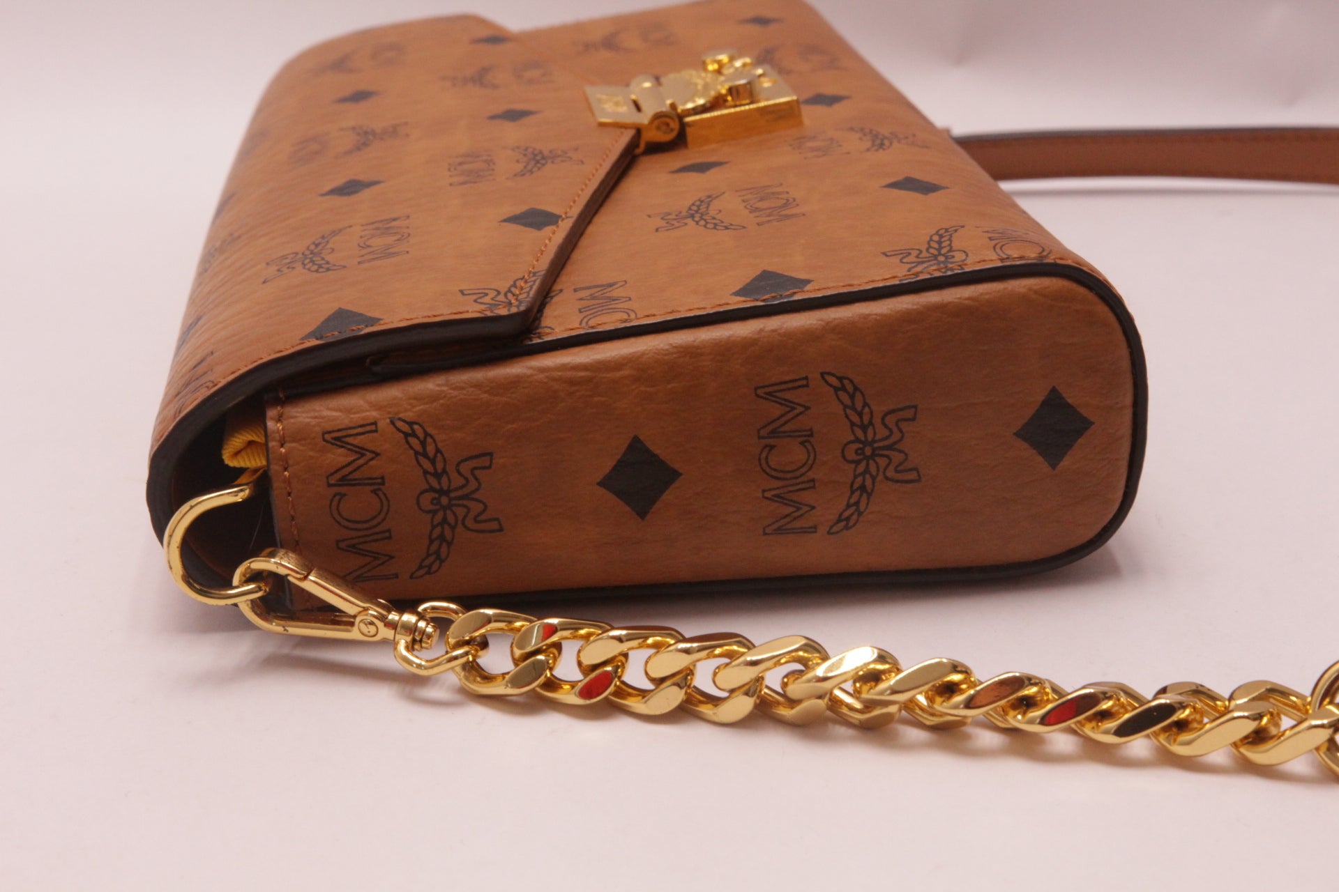 MCM Tracy Umhängetasche in Visetos