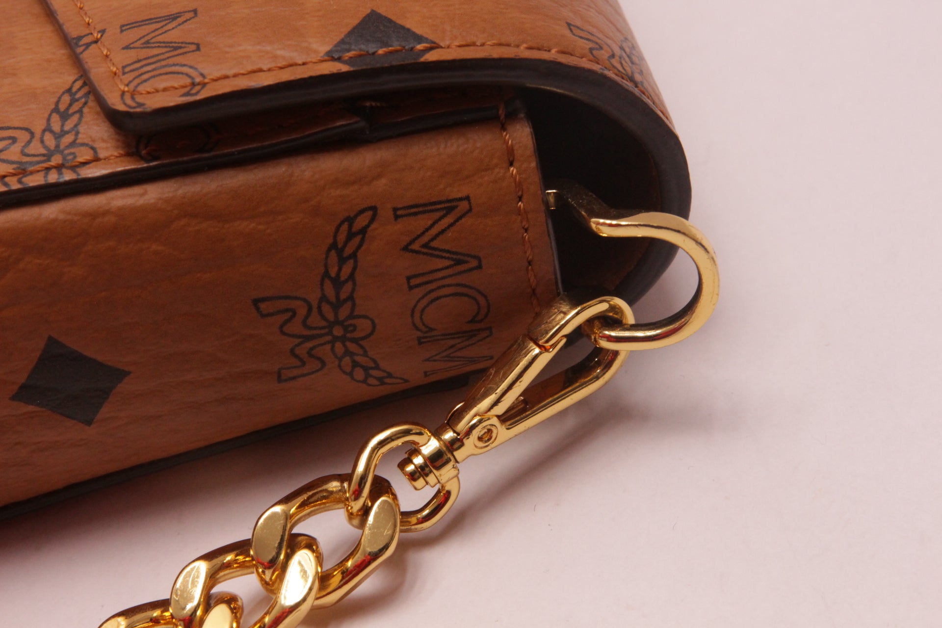 MCM Tracy Umhängetasche in Visetos