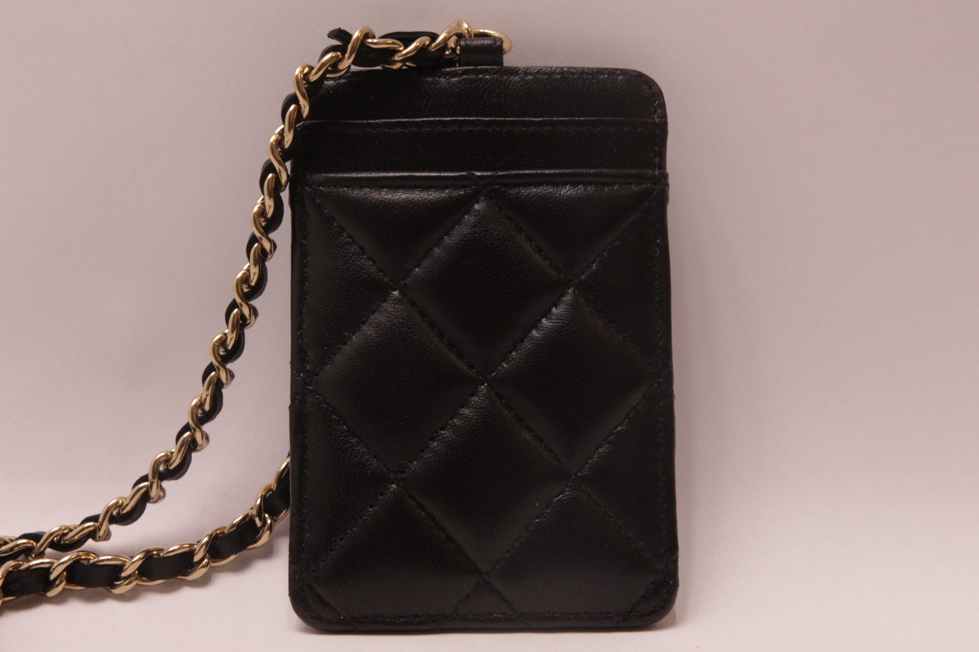 Chanel Leder Kartenetui mit Kette und Schleife