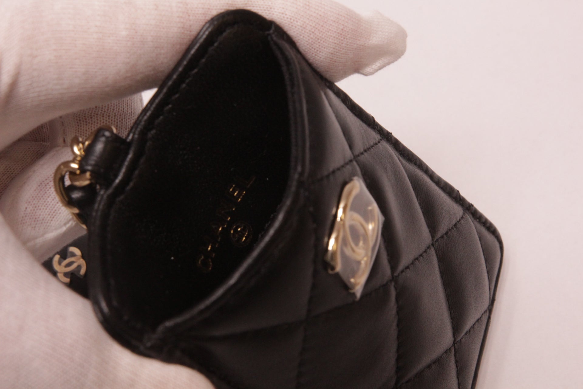 Chanel Leder Kartenetui mit Kette und Schleife