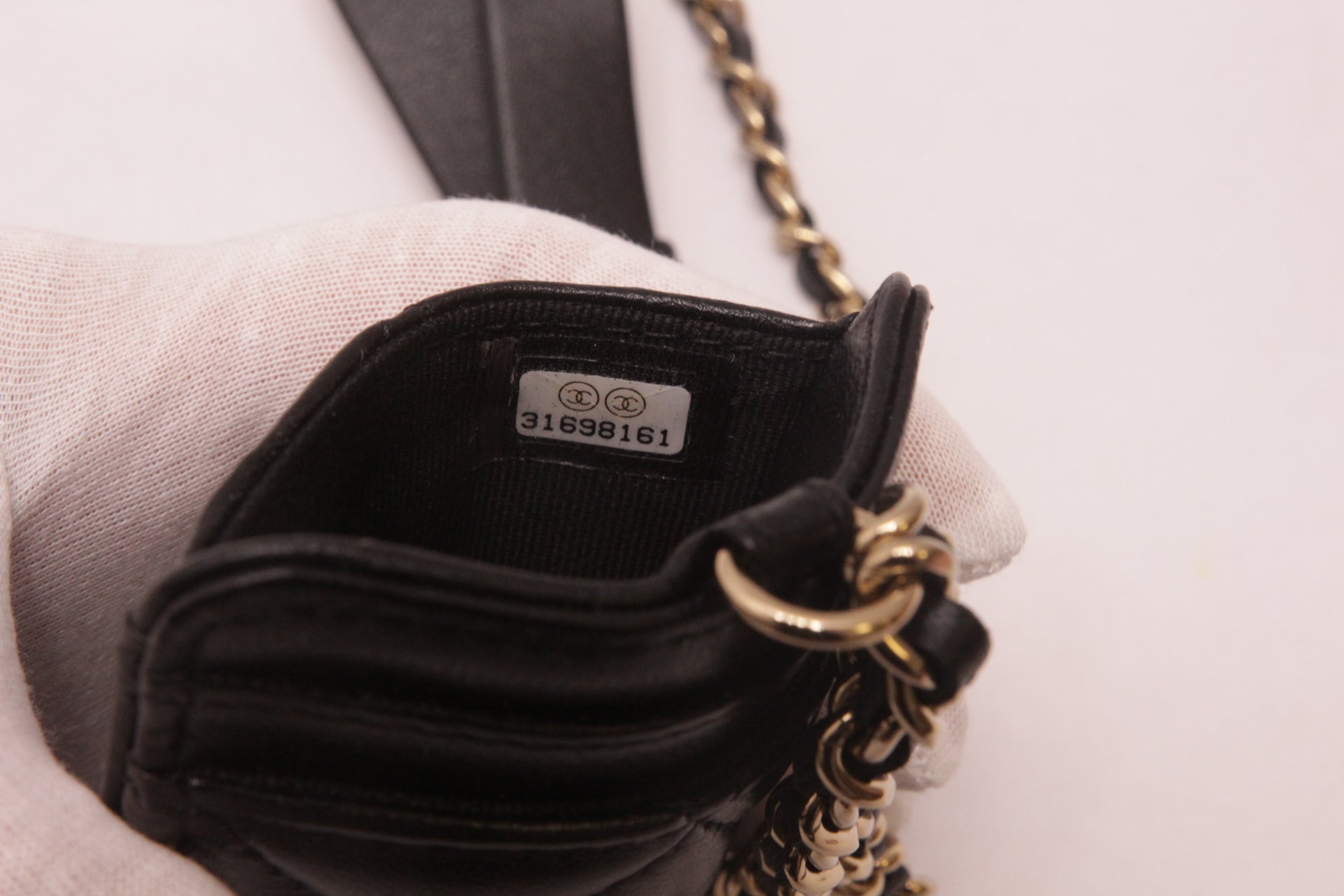 Chanel Leder Kartenetui mit Kette und Schleife