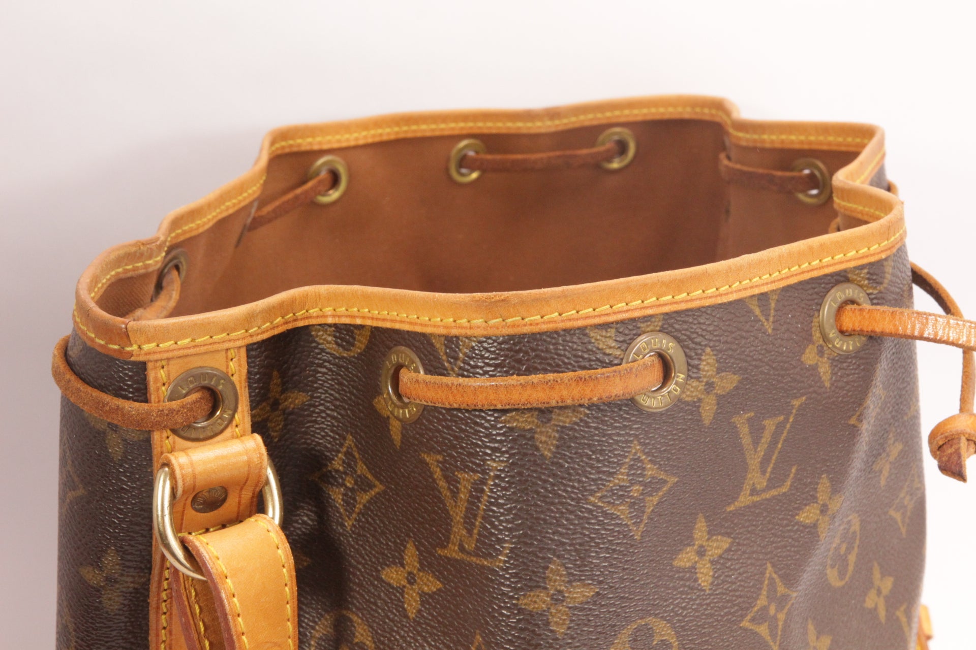 Louis Vuitton Sac Noe Grande Monogram – Fashion-Lux - Minimal is chic