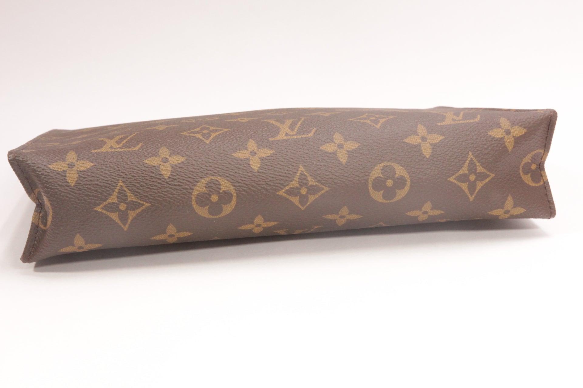 Louis Vuitton Poche Toilette 26 Monogram